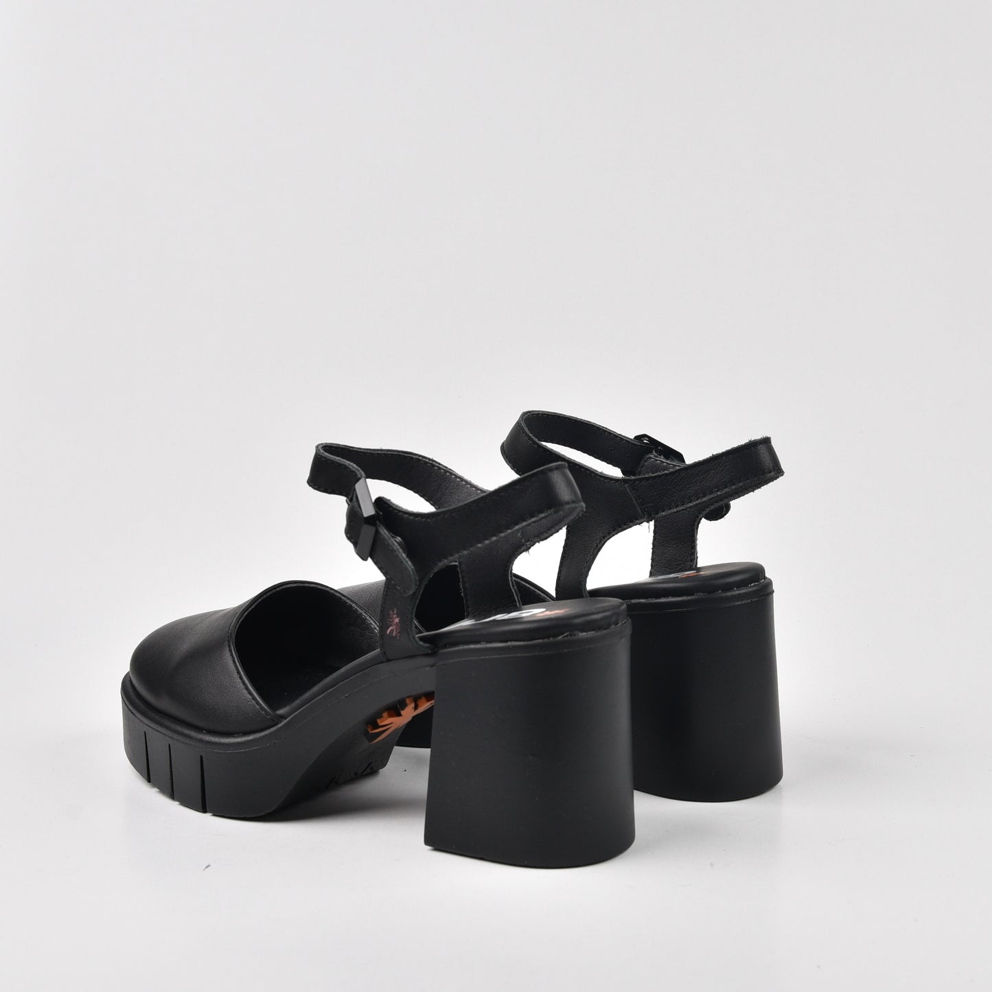 Art Spanish Medium-Heel Sandal for Women in Nappa Black.