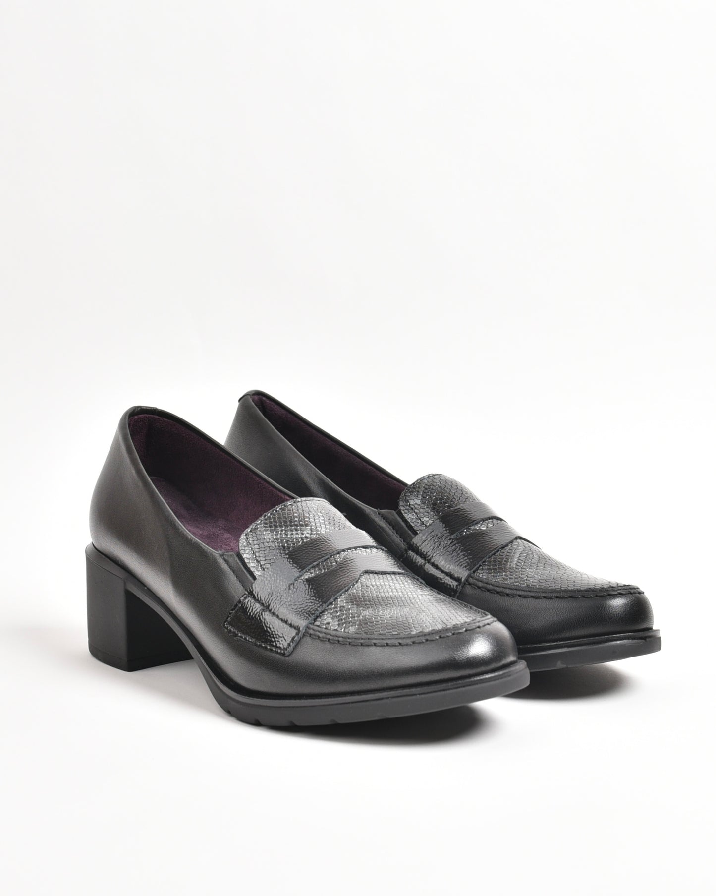 Pitillos classic shoes for women in black