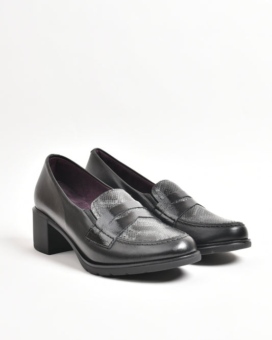Pitillos classic shoes for women in black