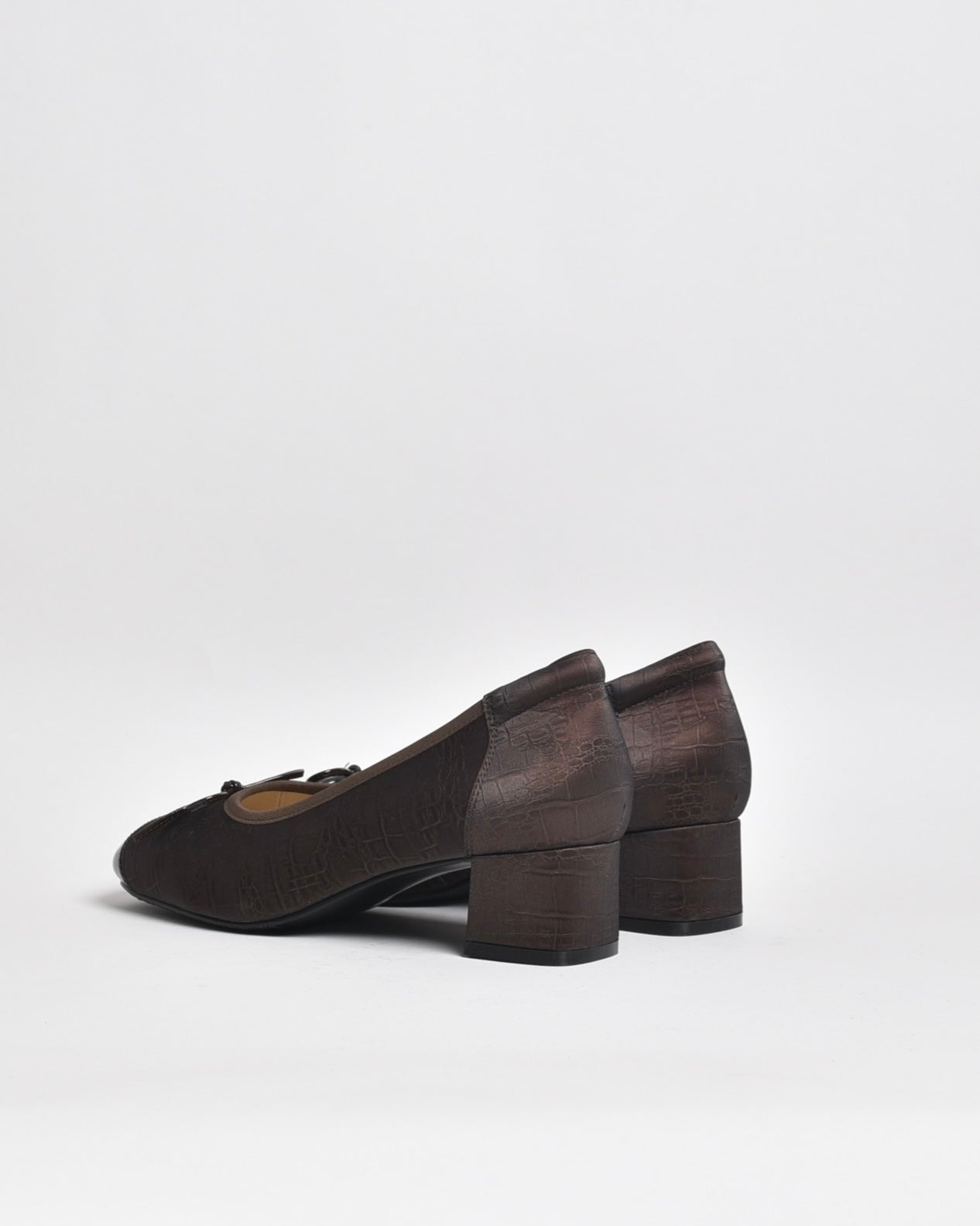 SHALAPI ITALY Classic Shoes Guanine Leather for Women in Shiny Brown. L26