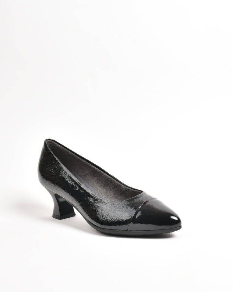 Pitillos classic shoes for women in shiny black