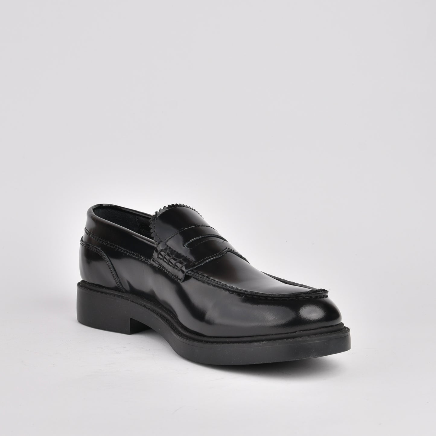 Kebo Italian loafers for men in shiny black