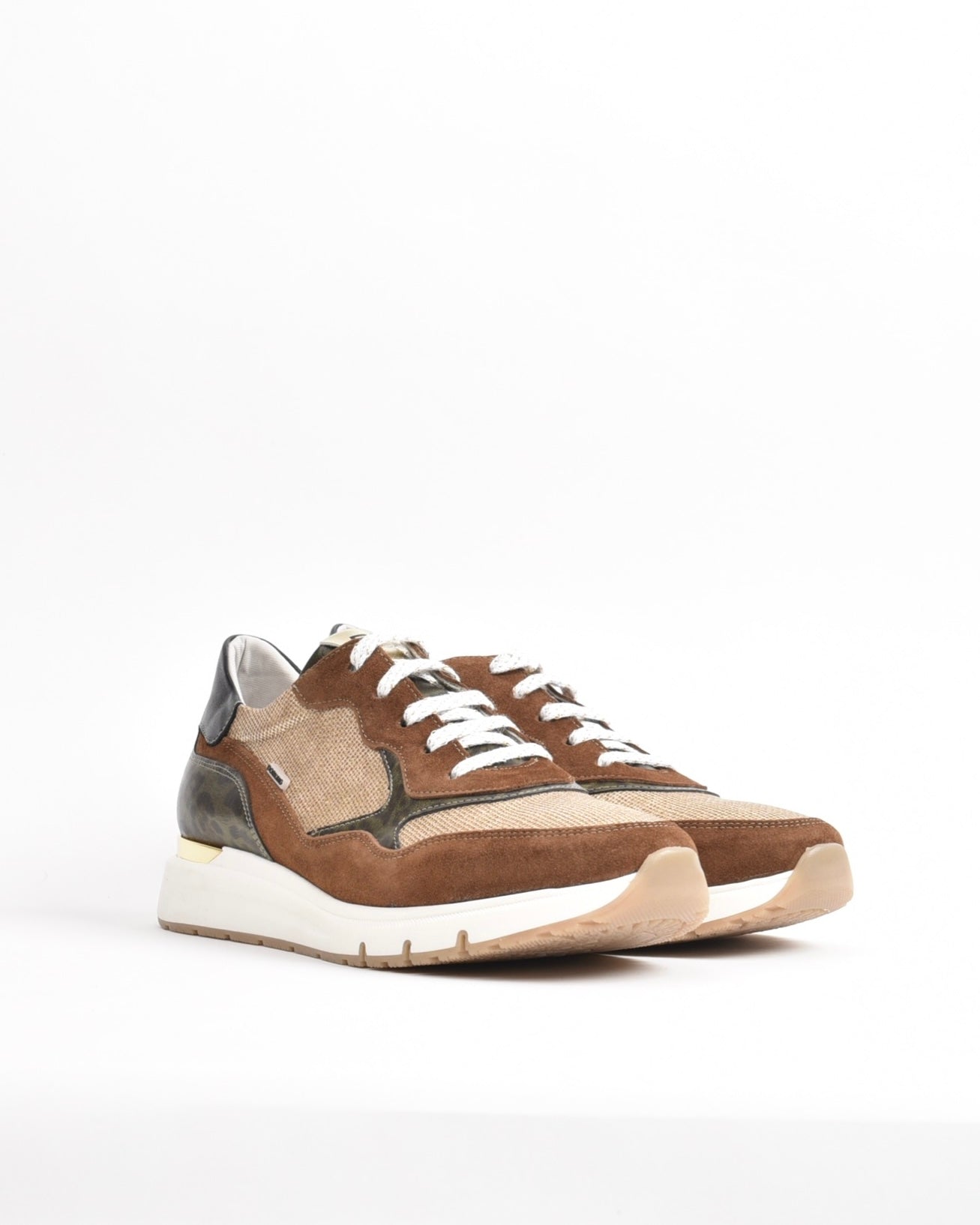 Dorking Fluchos Classic Comfortable Sneaker for women in Camel.