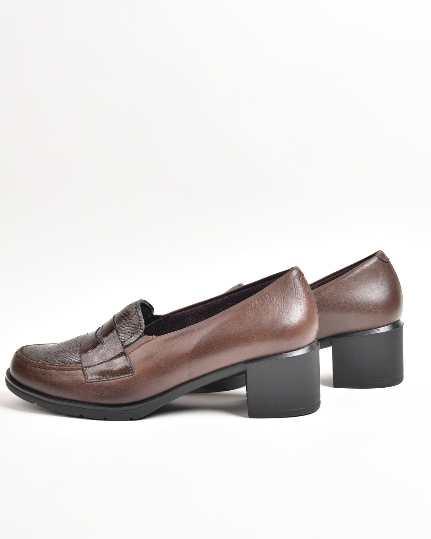 Pitillos classic shoes for women in brown