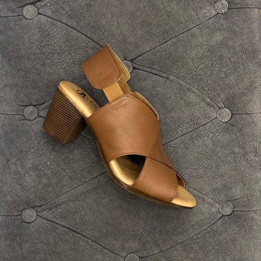 Shalapi leather sandals for Women in Camel.