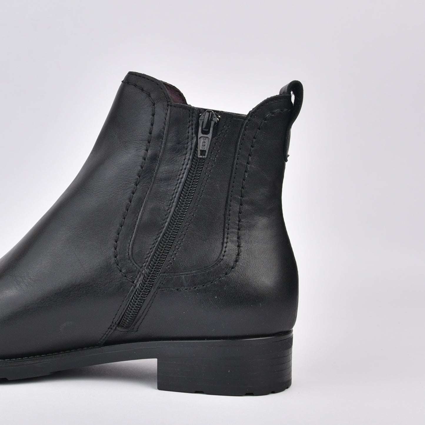 Pitillos 100% Genuine Leather Spanish Chelsea boots in Black for women