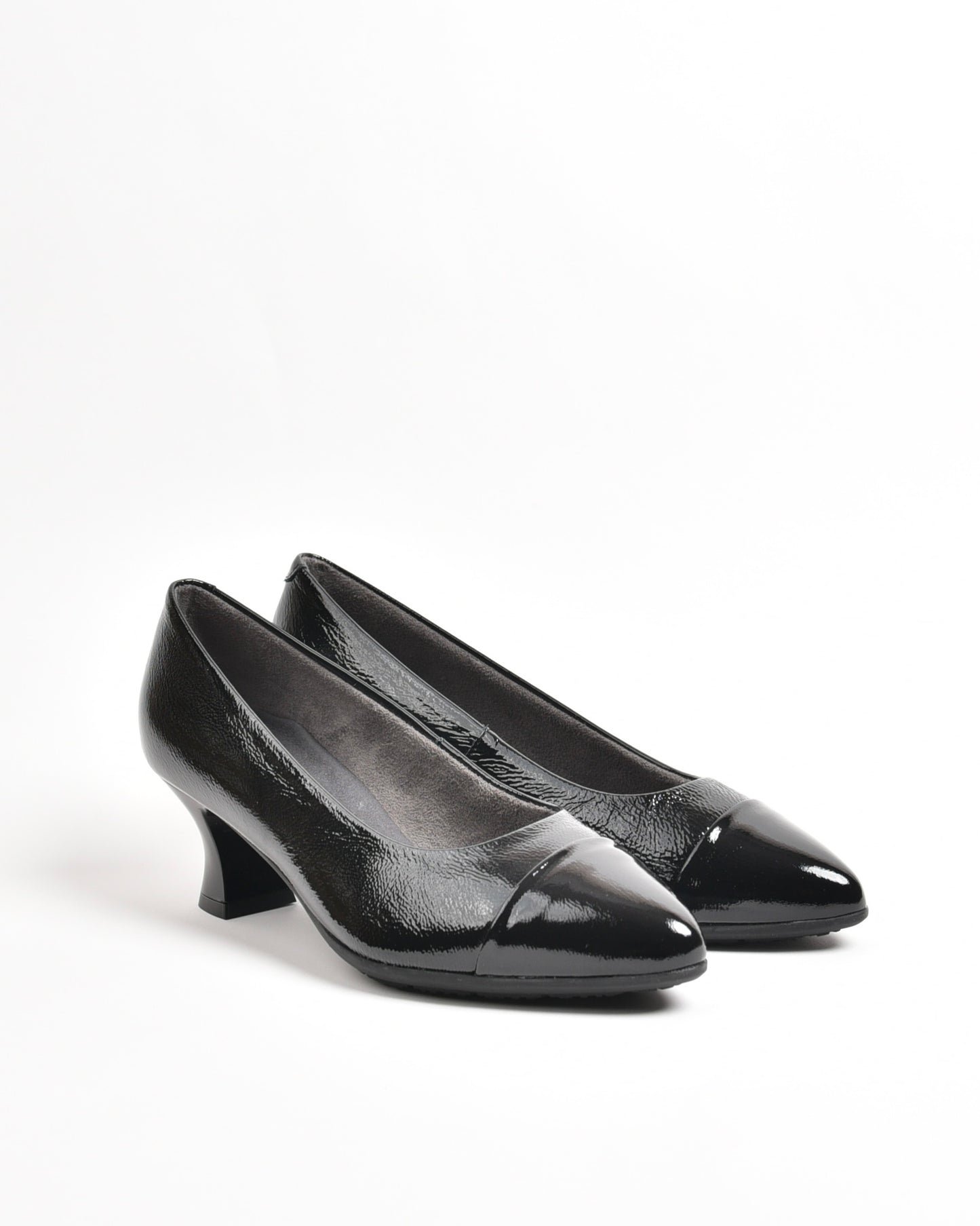 Pitillos classic shoes for women in shiny black
