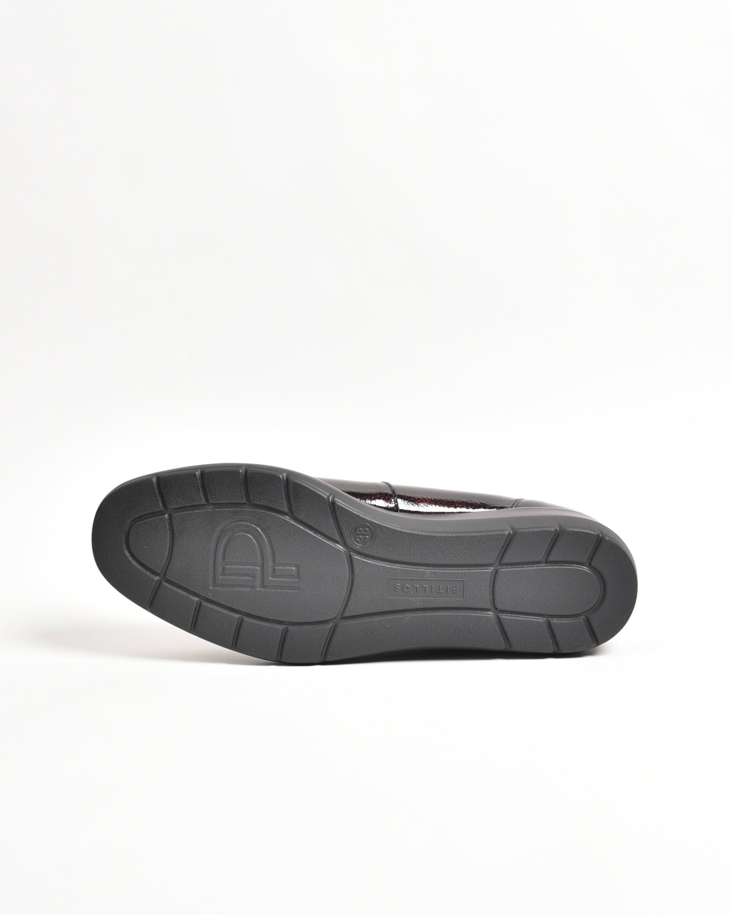 Pitillos classic shoes for women in shiny burdo