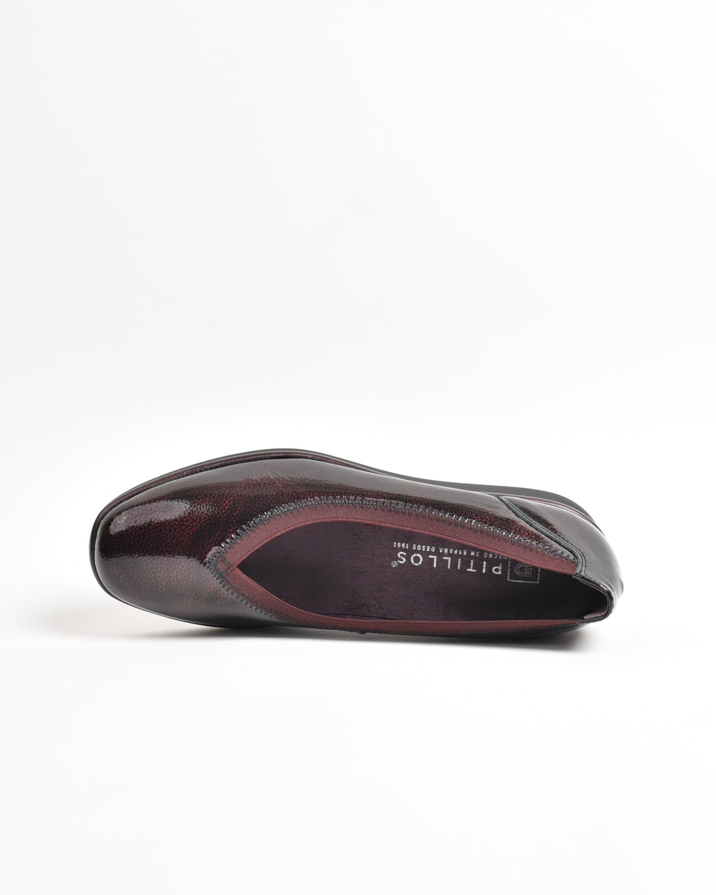 Pitillos classic shoes for women in shiny burdo