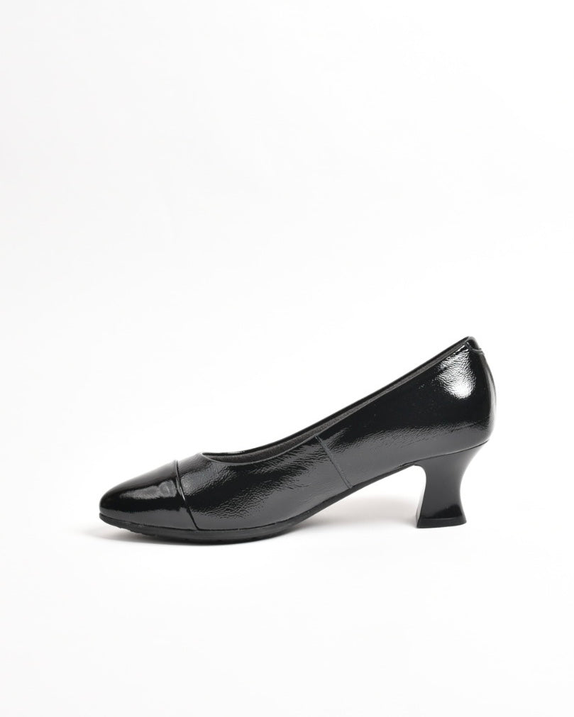 Pitillos classic shoes for women in shiny black