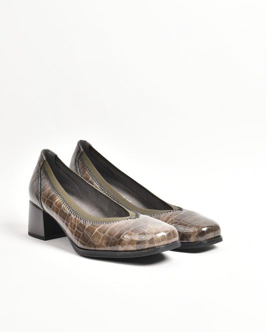 Pitillos classic shoes for women in shiny Humo