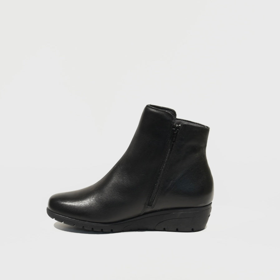 Pitillos 100% Genuine Leather Spanish Boots in Black for women