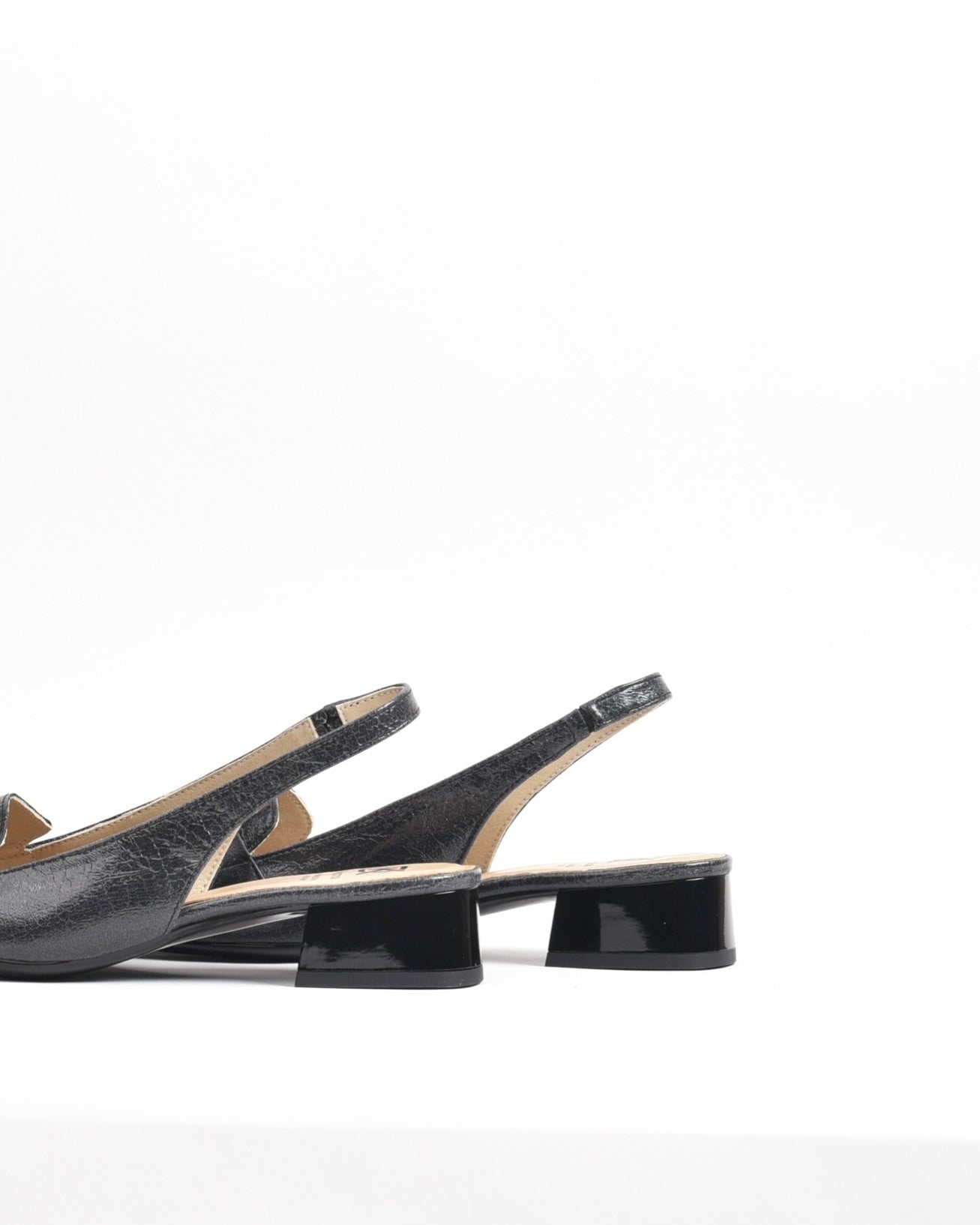 Dorking Fluchos Classic Comfortable Medium heel Sandal for women in Black.
