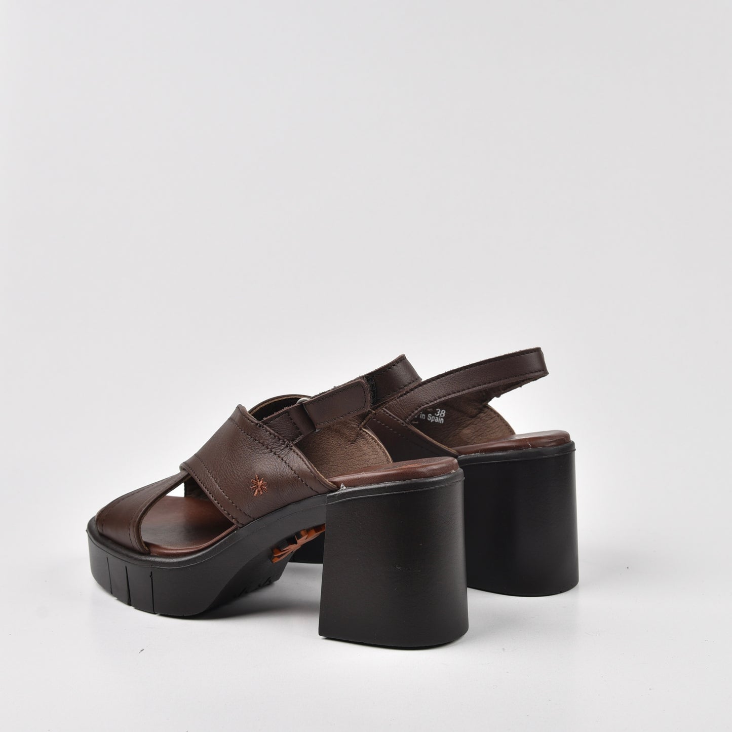 Art Spanish Medium-Heel Sandal for Women in Nappa Brown.