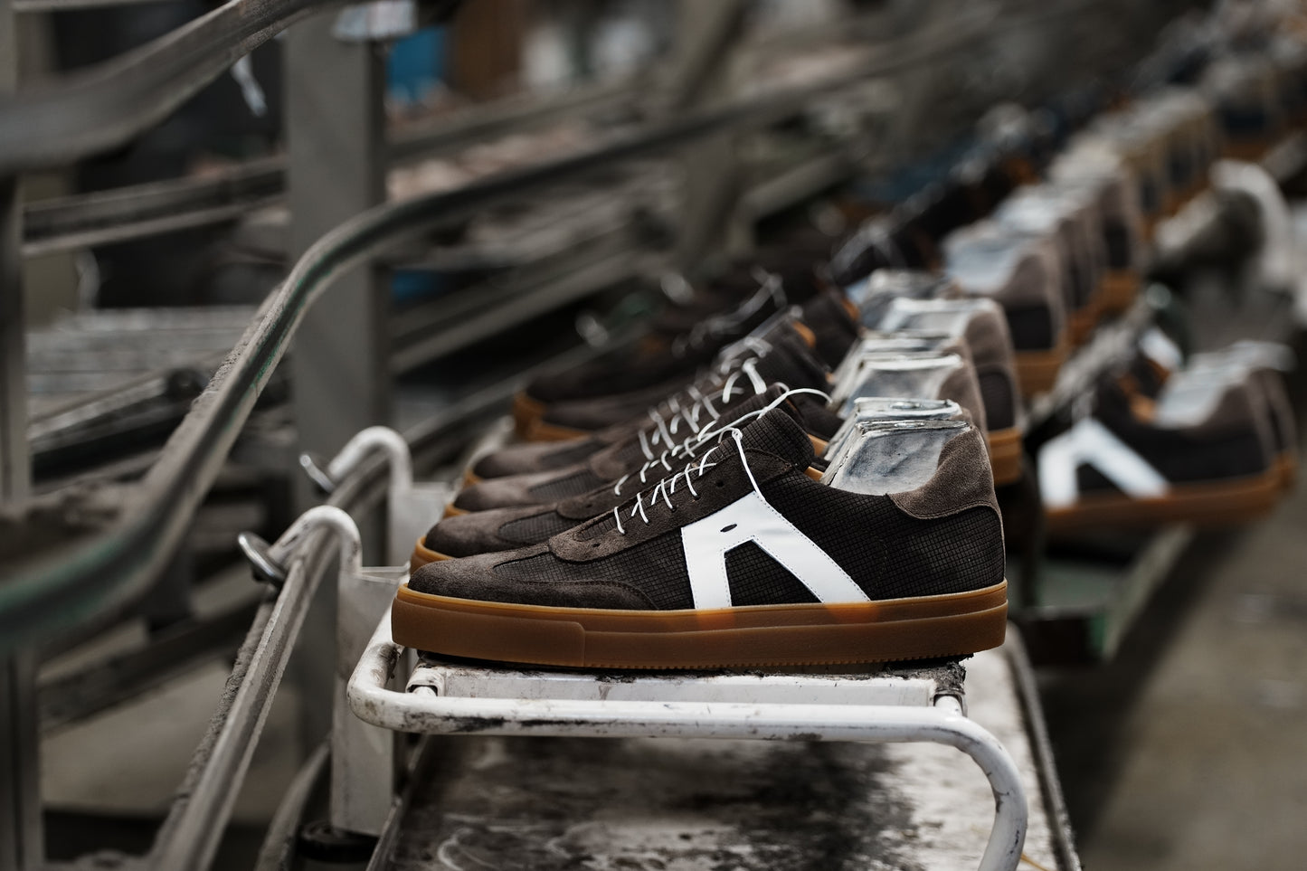 Shalapi Napoli sneaker for men in suede brown