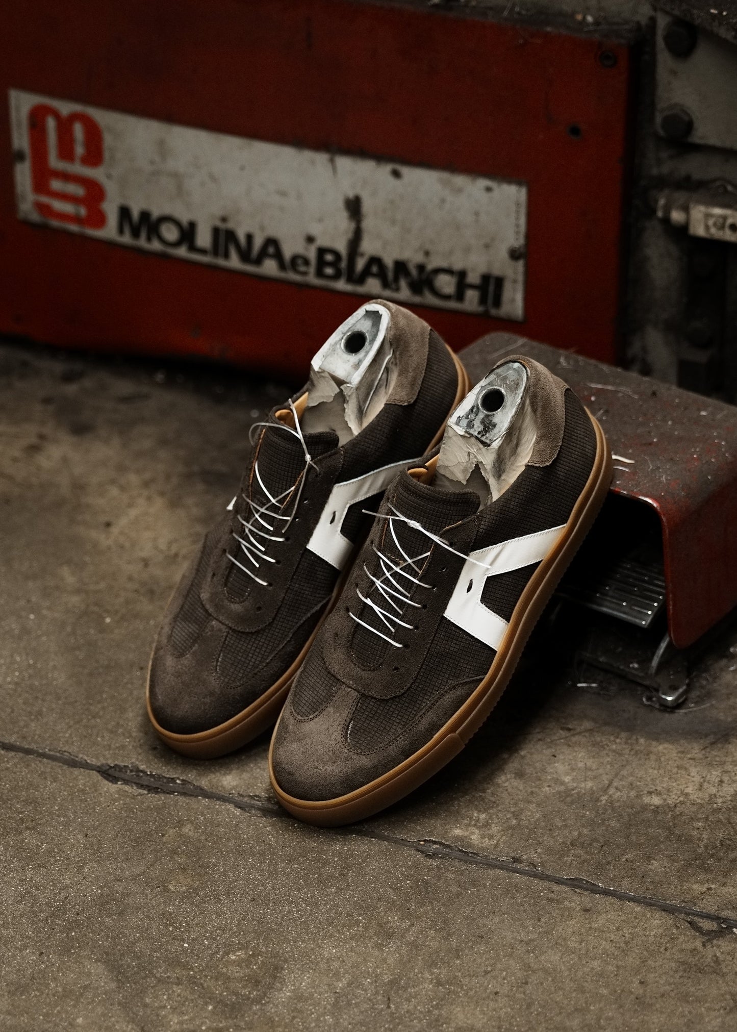Shalapi Napoli sneaker for men in suede brown