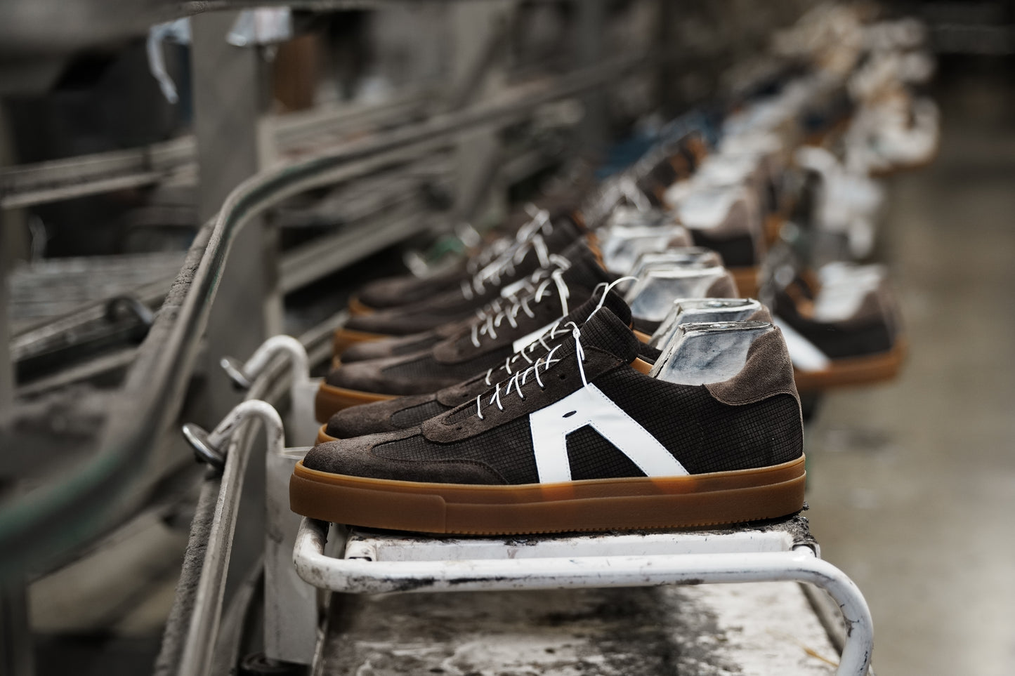 Shalapi Napoli sneaker for men in suede brown