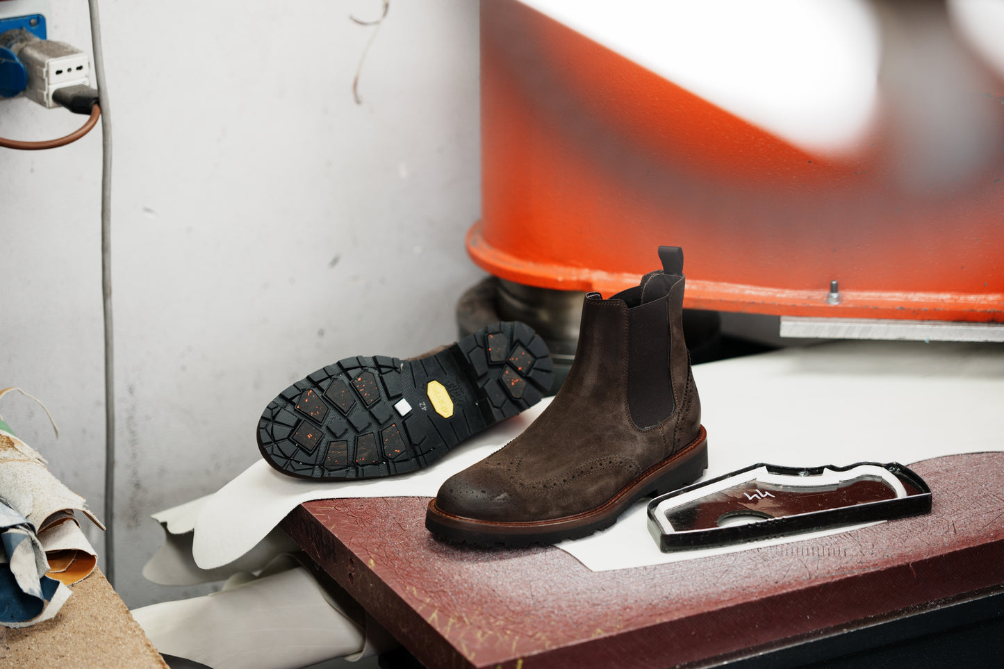 Shalapi Napoli Chelsea boots for men in suede brown