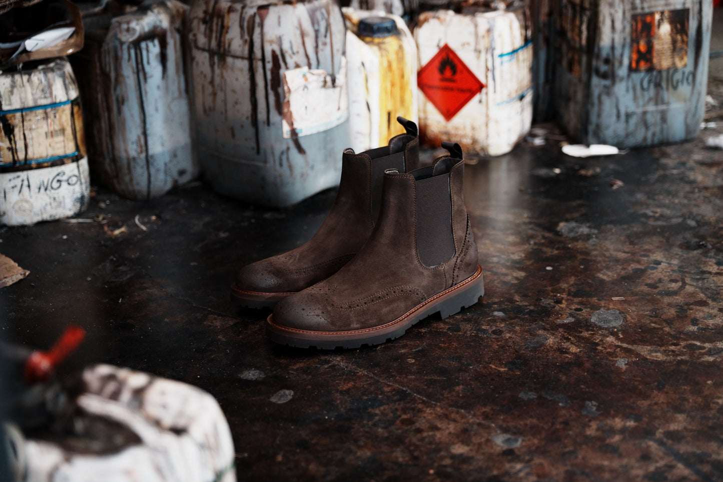 Shalapi Napoli Chelsea boots for men in suede brown