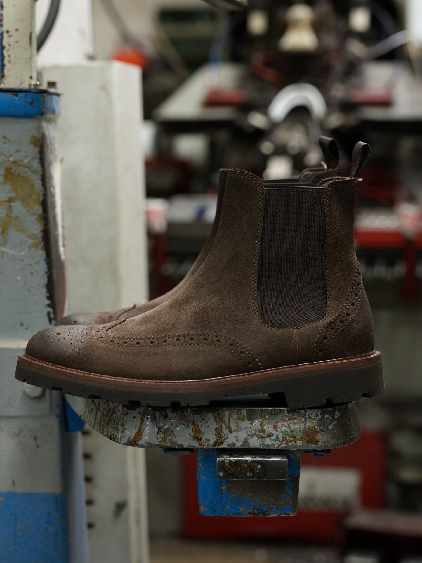 Shalapi Napoli Chelsea boots for men in suede brown