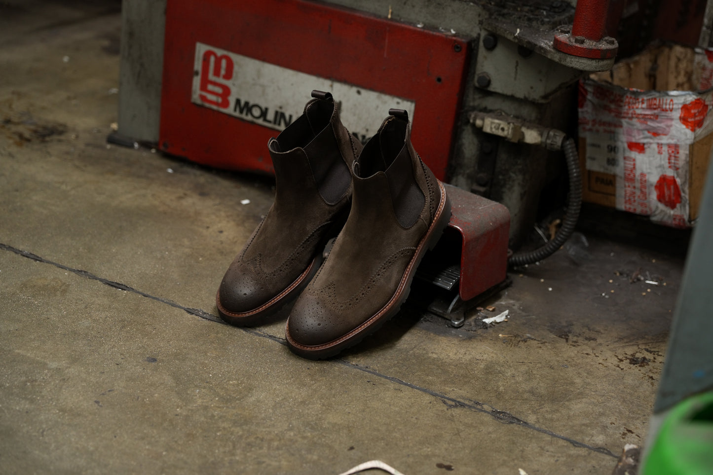Shalapi Napoli Chelsea boots for men in suede brown