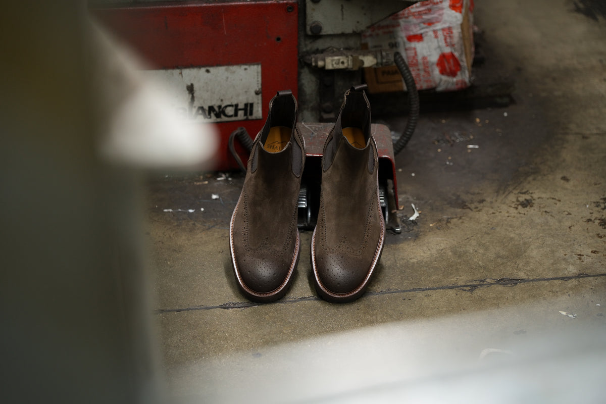 Shalapi Napoli Chelsea boots for men in suede brown