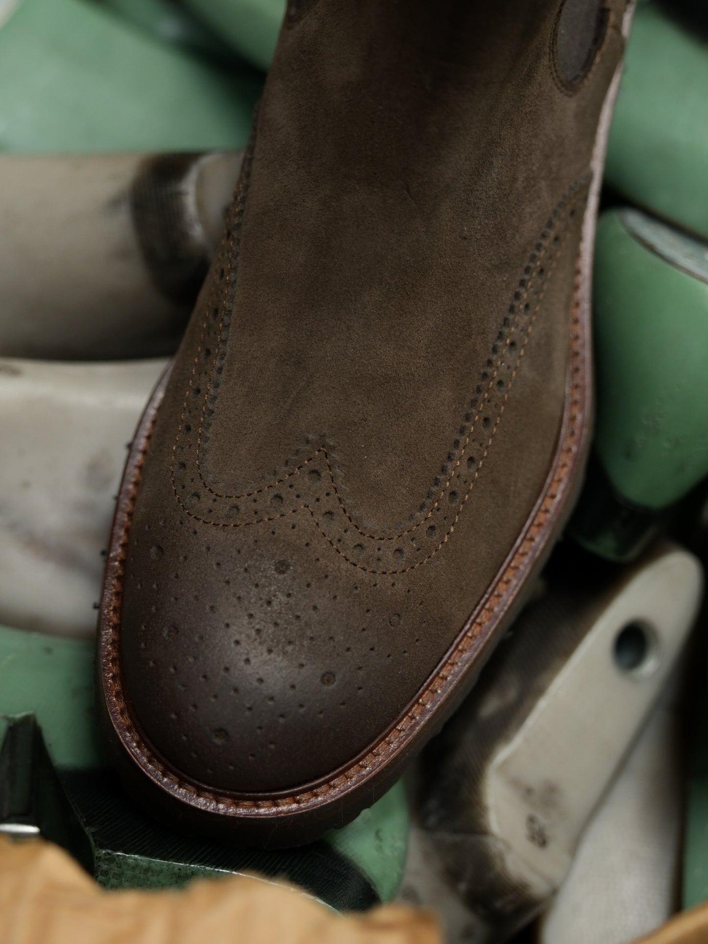 Shalapi Napoli Chelsea boots for men in suede brown