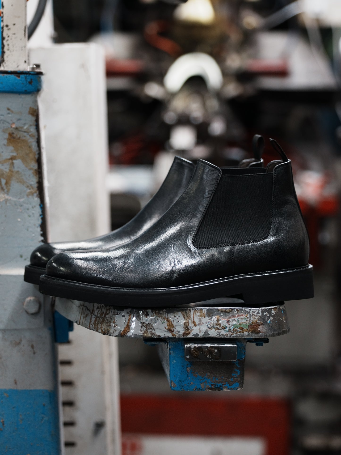 Shalapi Napoli Chelsea boots for men in buffalo black