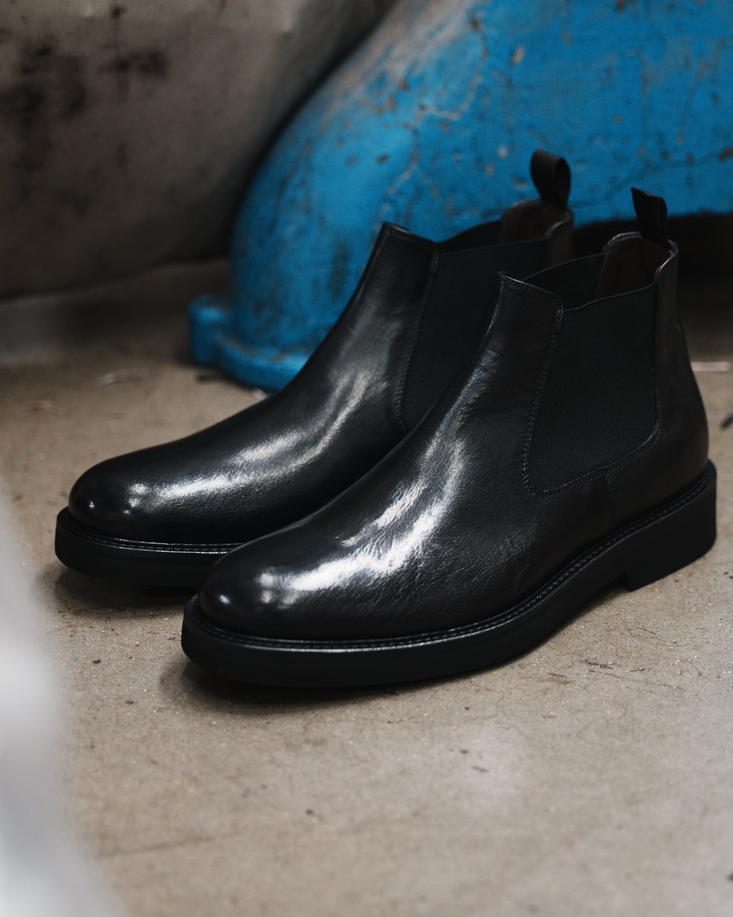 Shalapi Napoli Chelsea boots for men in buffalo black