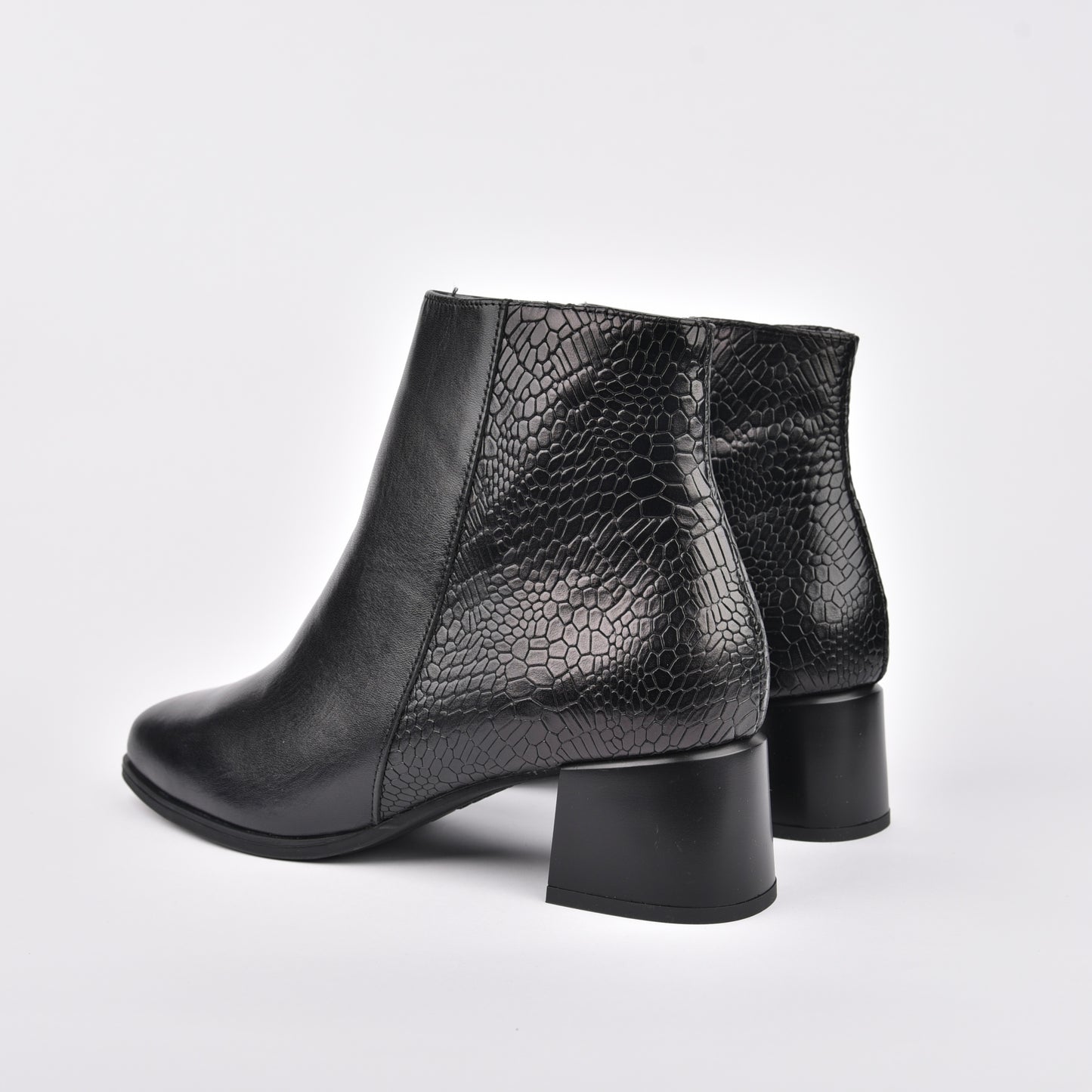 Pitillos spanish boots for women in black