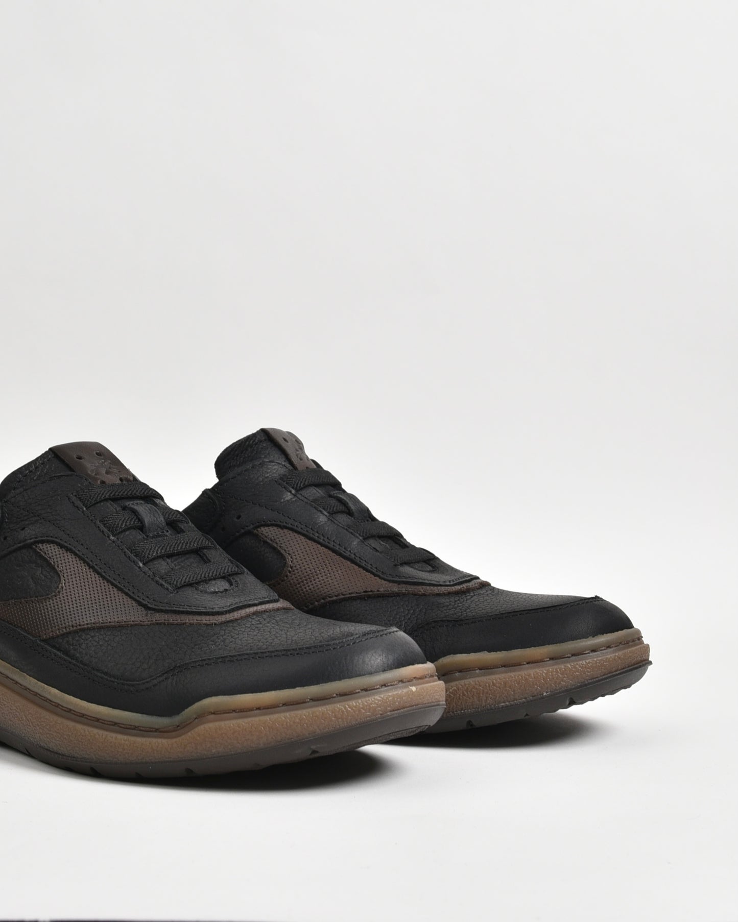 Fluchos sneakers for men in black