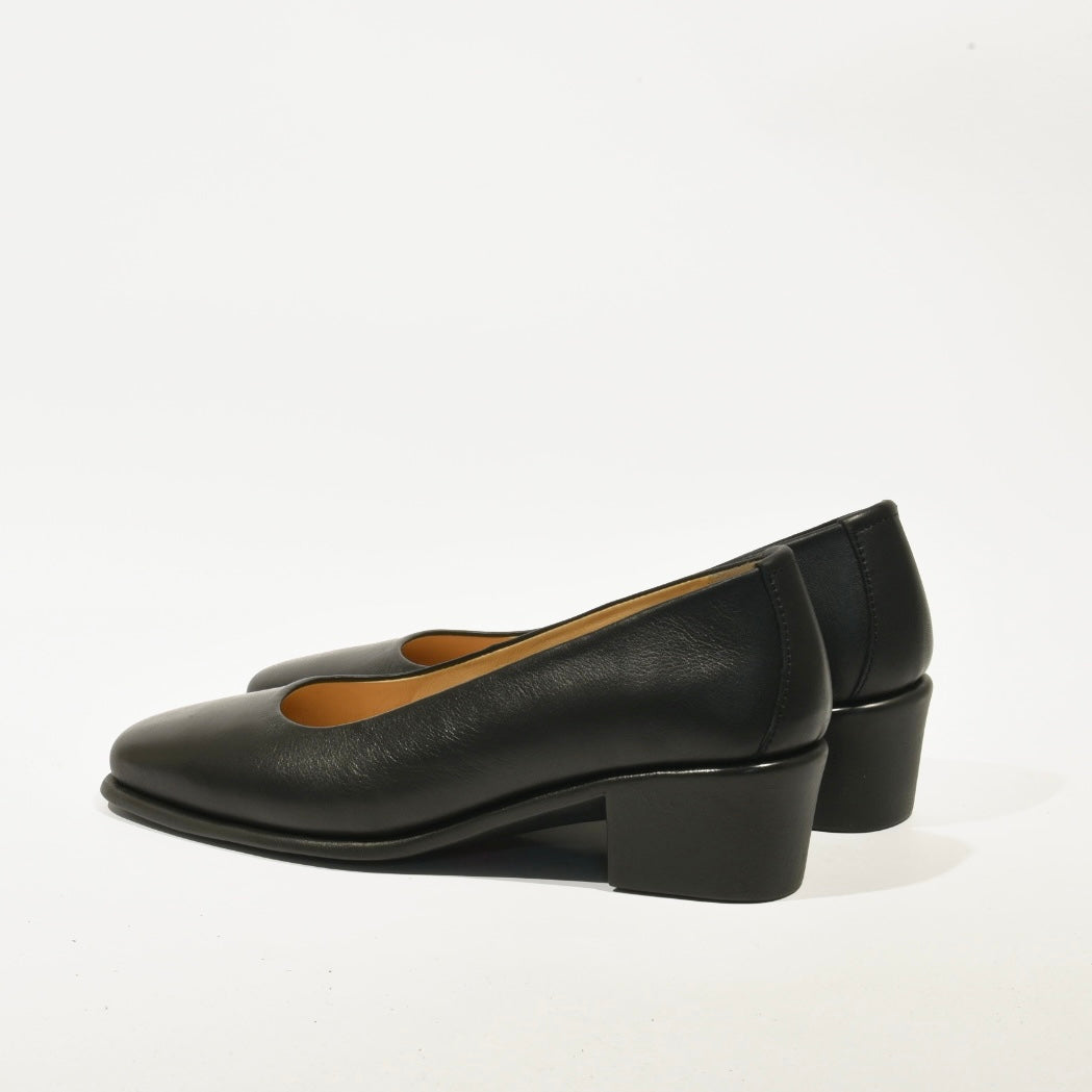 DFC Relax 100% Genuine Leather  Greek Shoes for Women in Smooth Black