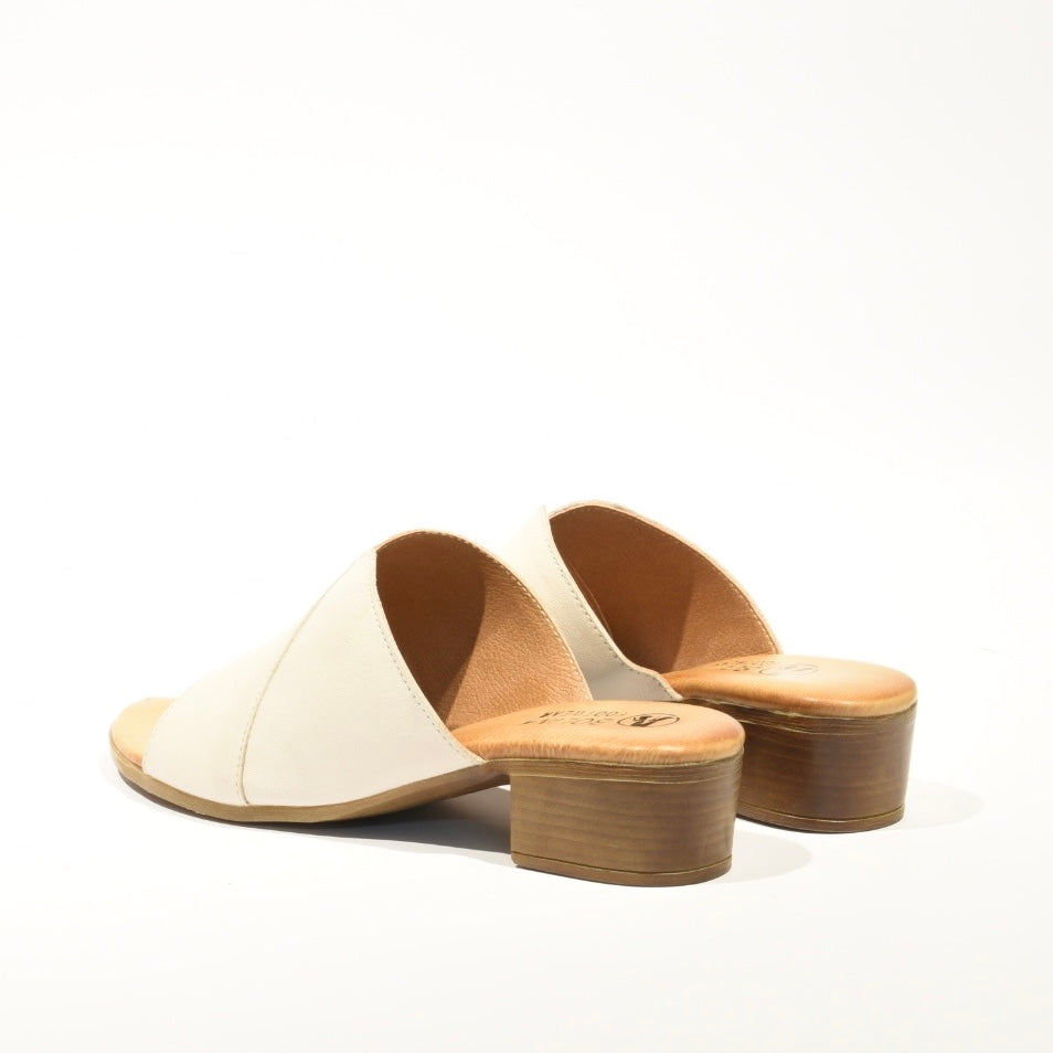 100% genuine leather slippers for woman in beige