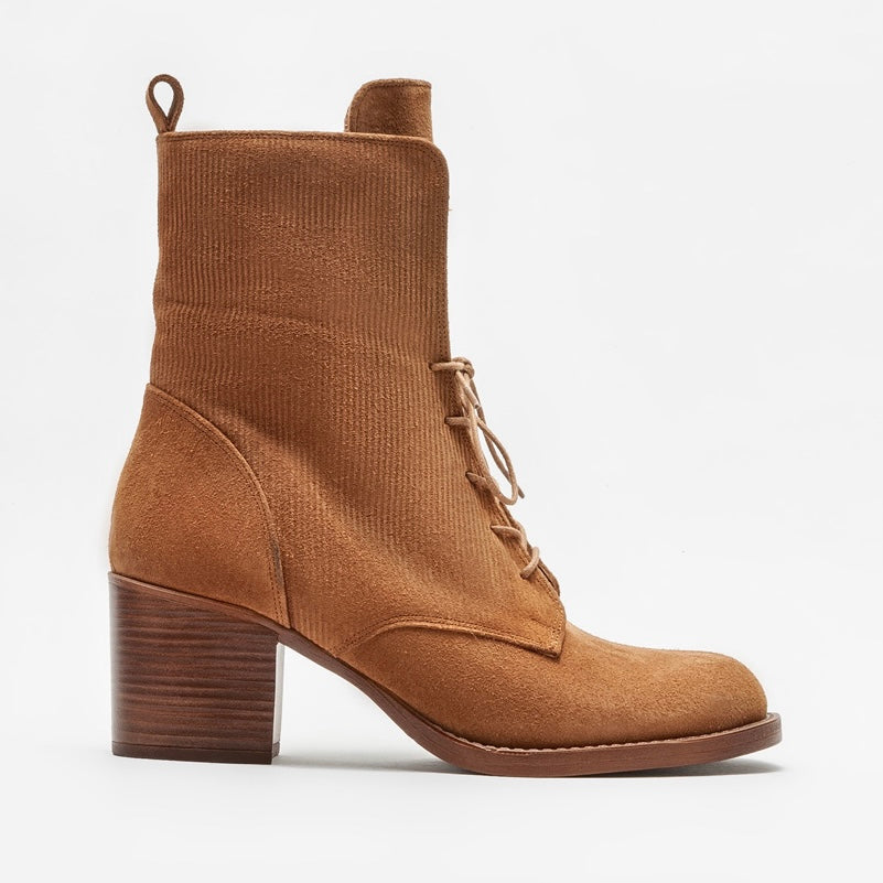 Ankle boots for woman in suede brown