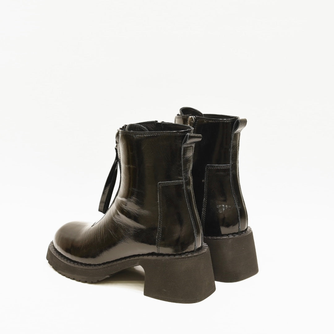 Turkish ankle boots for woman in shiny black
