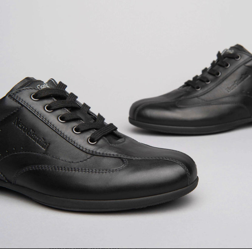 Nero Giardino Italian classic lace up shoes for men in black