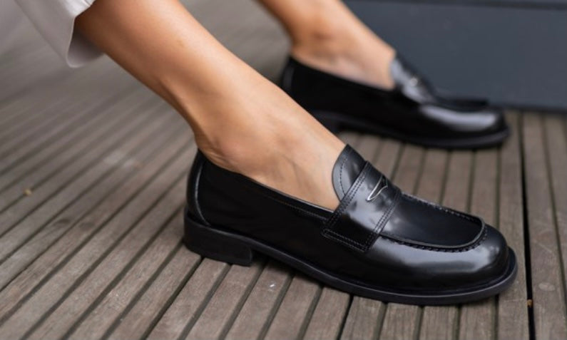 Classic Loafers for woman in shiny black