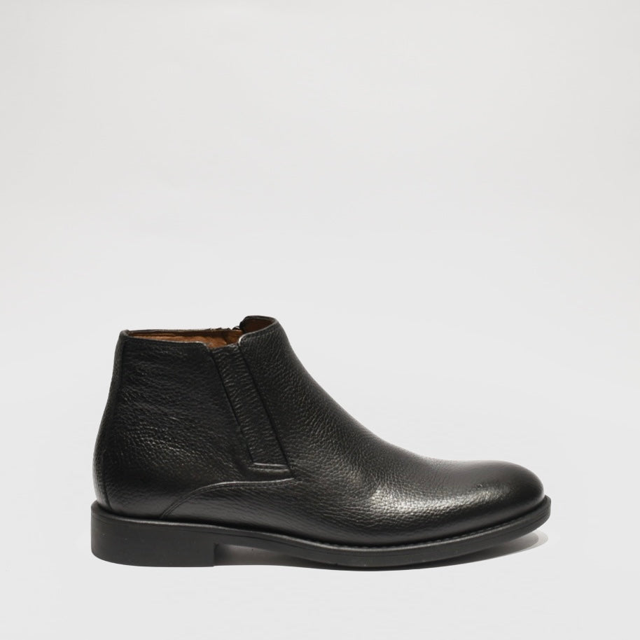 Classic high ankle boots for men in black