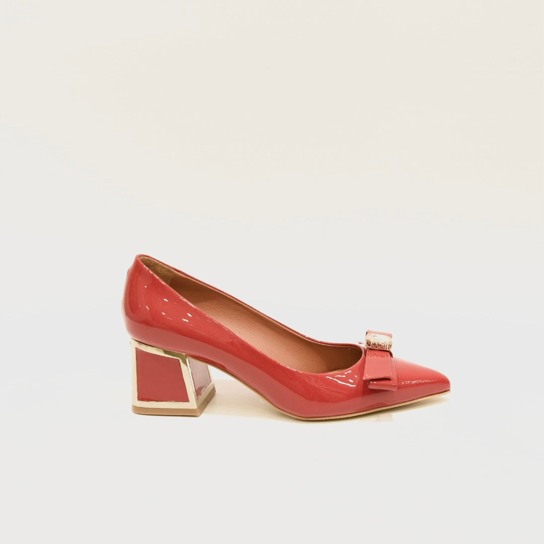 Classic Formal shoes for woman in shiny red