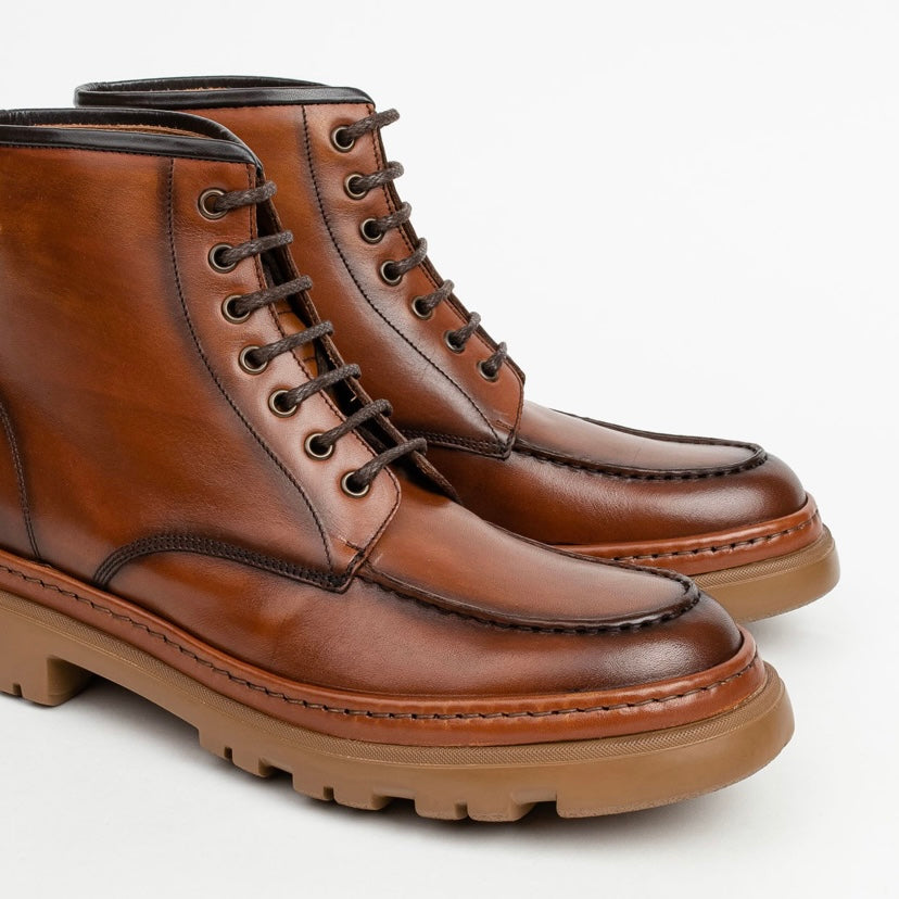 Spanish boots for men in light brown