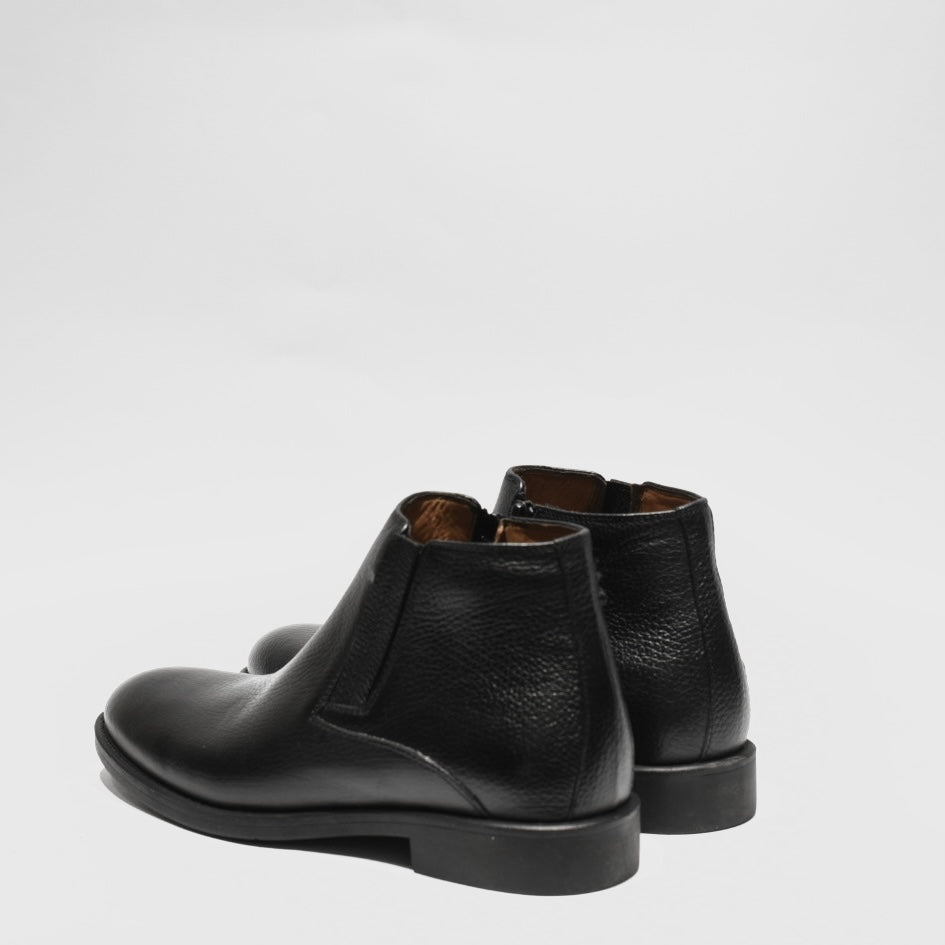 Classic high ankle boots for men in black