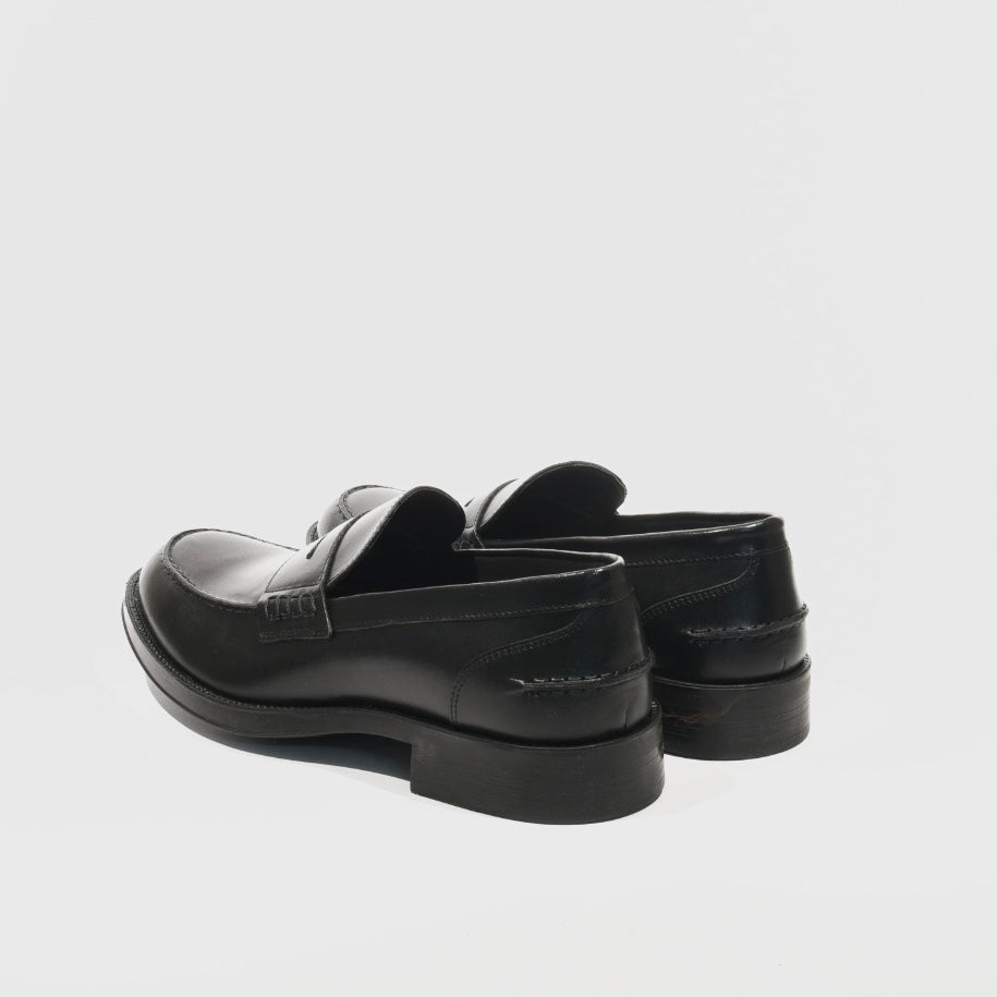 Loafers for men in black