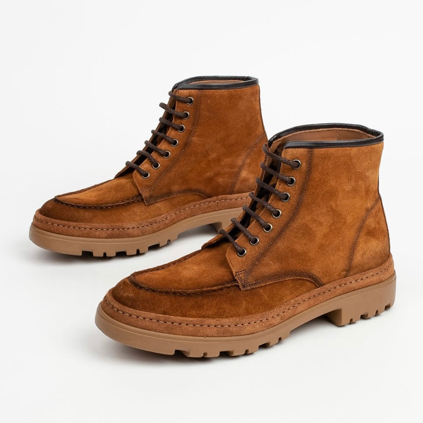 Spanish suede boots for men in waxy