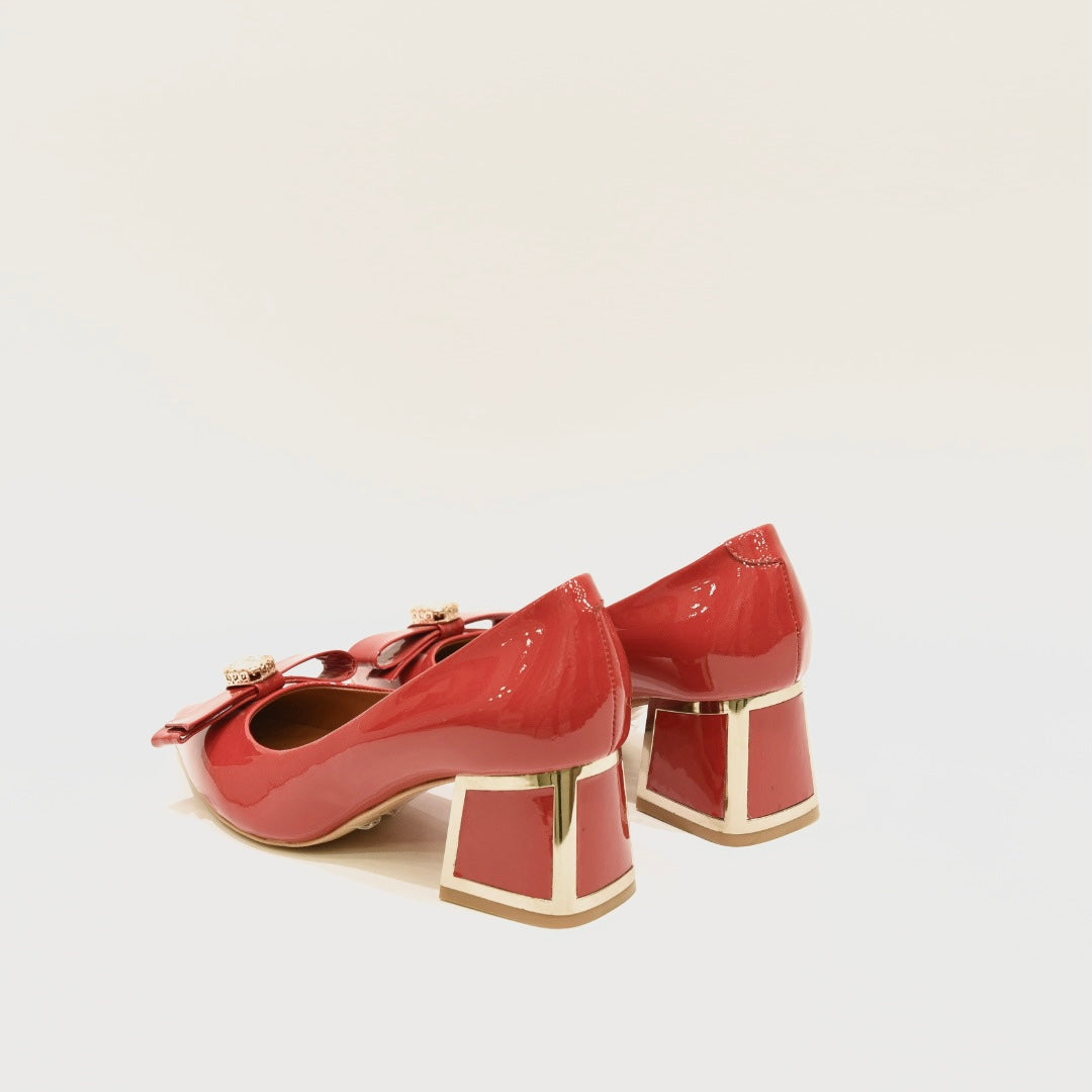 Classic Formal shoes for woman in shiny red