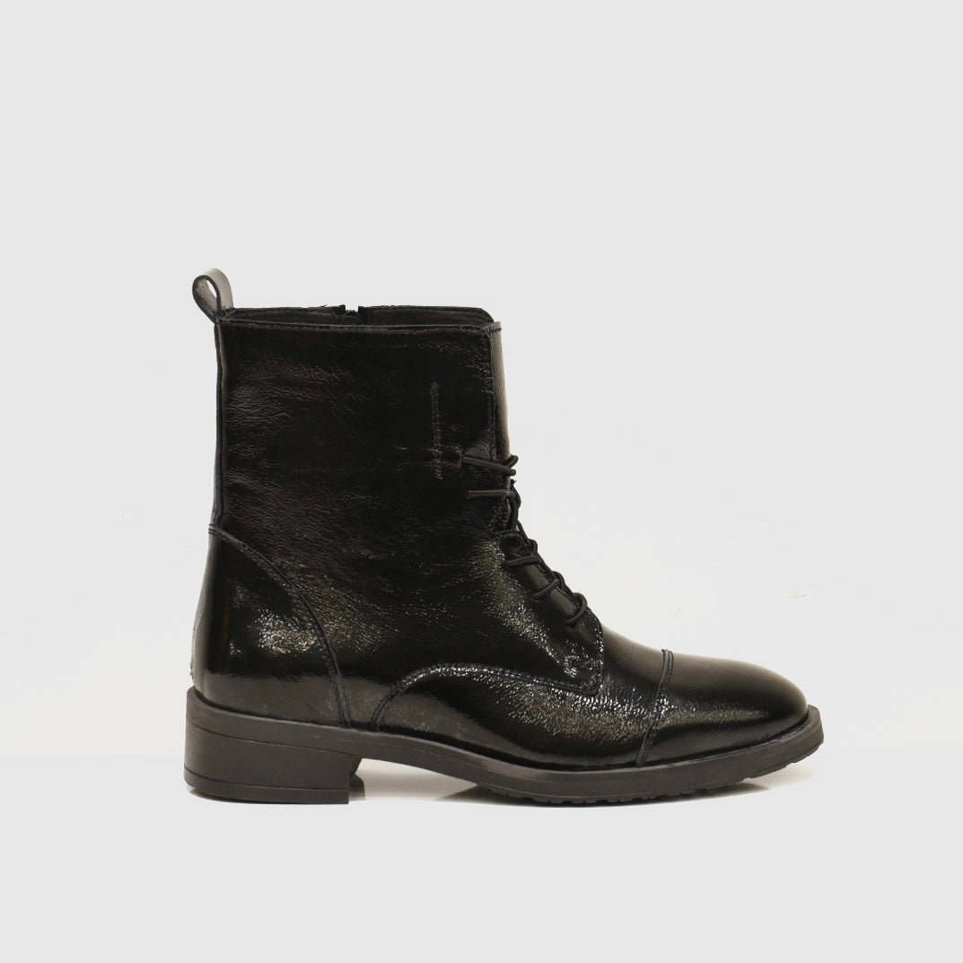 Ankel boots for woman in shiny black