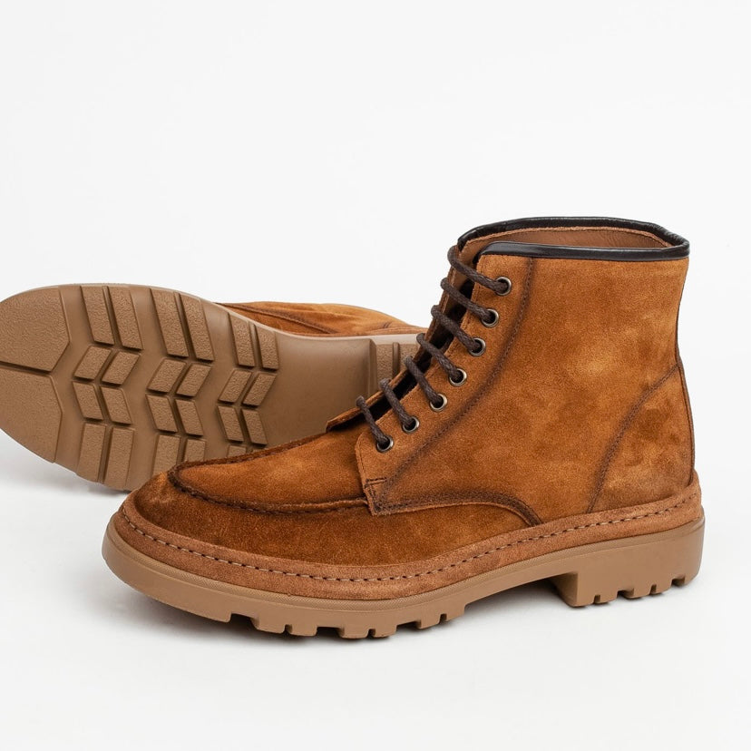 Spanish suede boots for men in waxy