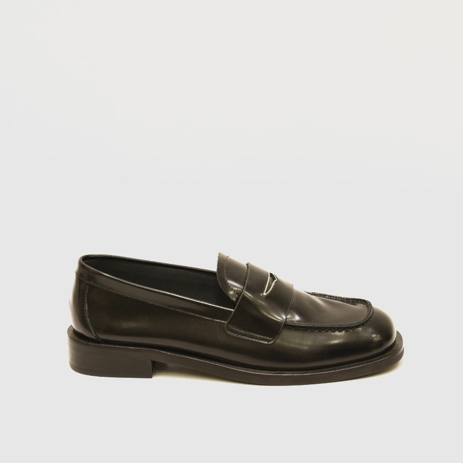 Classic Loafers for women in shiny black